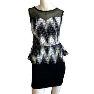 Snap stretchy sleeveless black and white dress with flared waist